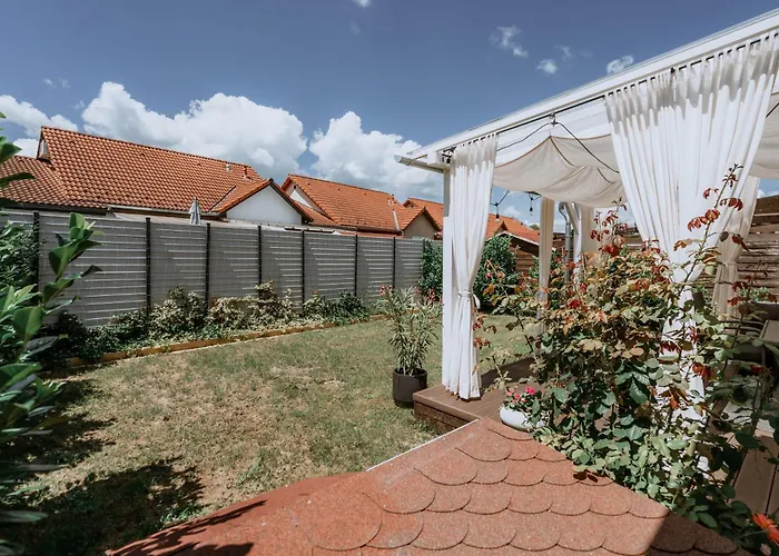 Апартаменты Vadrozsa *